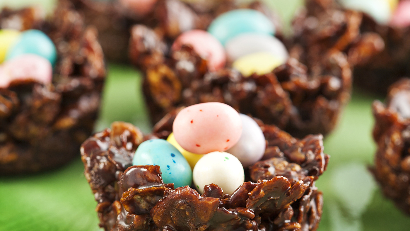 Chocolate Easter egg nest cakes - Featured Image