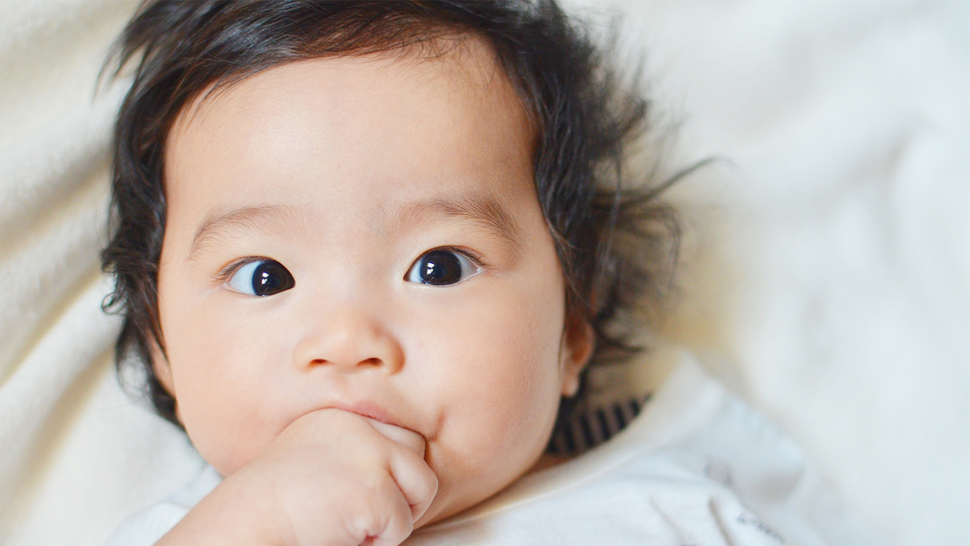 Hands, mouth and brain – why your baby explores their hands with their mouth - Featured Image