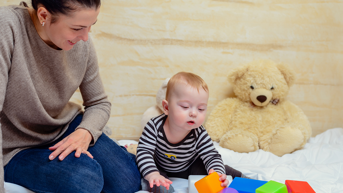 Time to explore – giving your baby time to look at, touch and move toys and objects - Featured Image