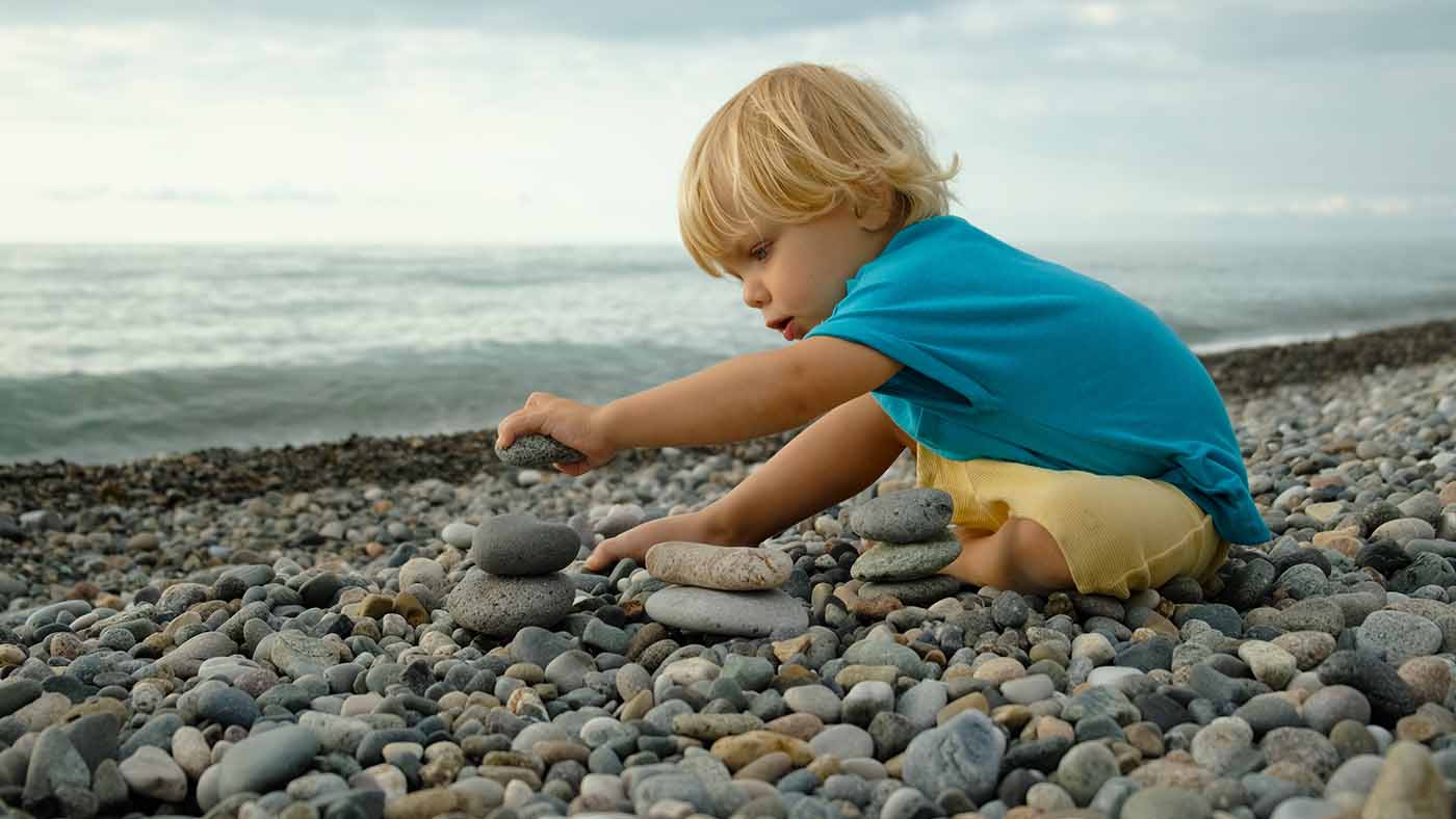 Your own sculpture park – using natural materials to stack and balance - Featured Image