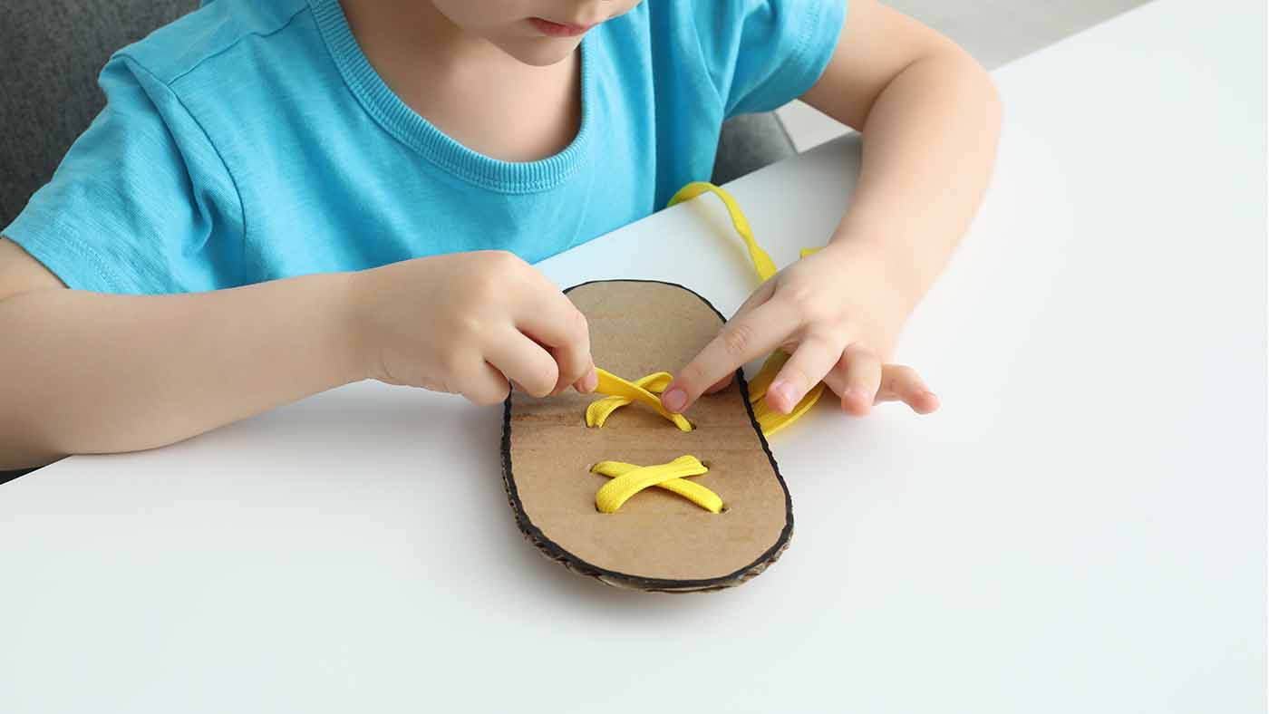 Make a home-made lacing board - Featured Image