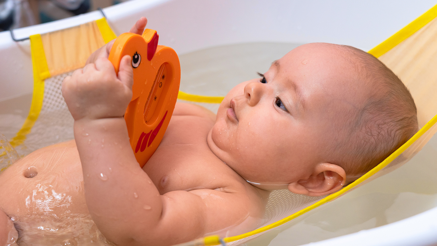 Rub-a-dub-dub – encourage grip skills while splashing in the bath - Featured Image