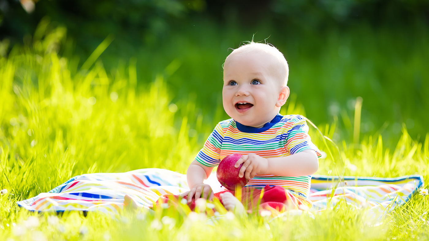 Outdoor exploration – using nature to develop fine motor skills - Featured Image