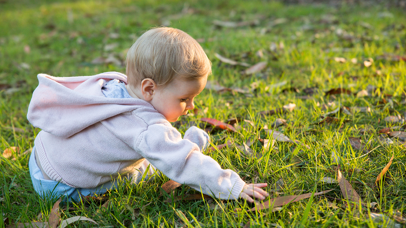 Grasping in the grass – taking your baby’s fine motor skills outdoors! - Featured Image