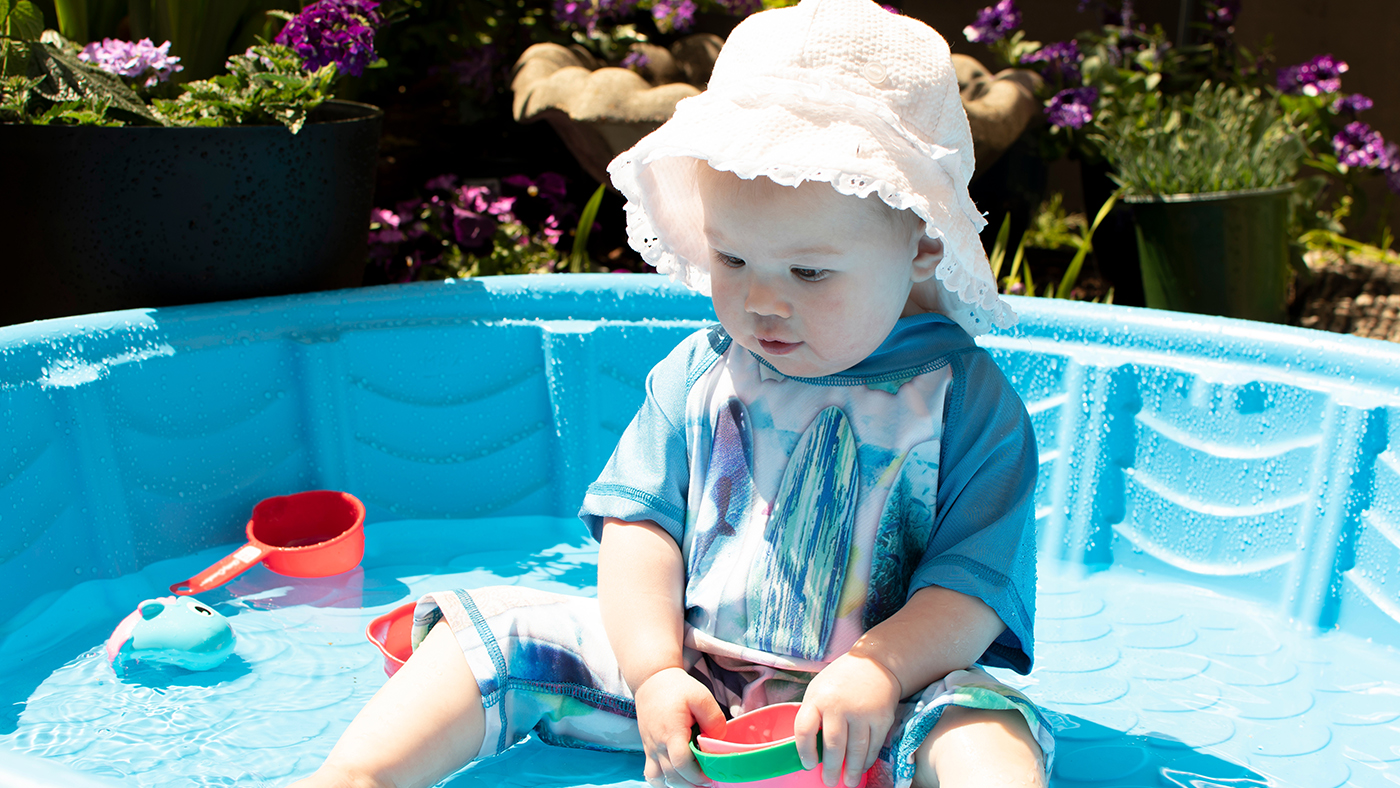 Spoon splash! Water play to develop your baby’s spoon handling skills - Featured Image