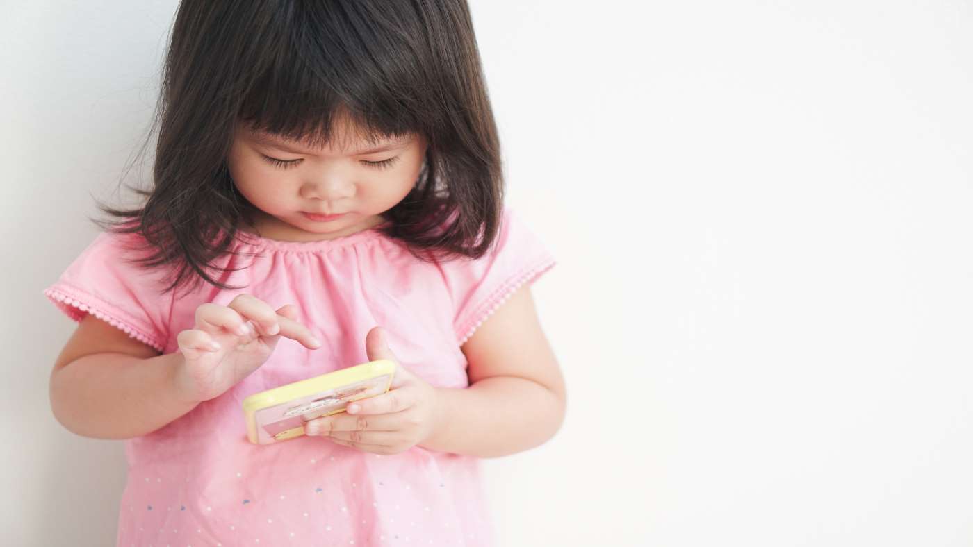 Toddlers and touchscreens – what research tells us - Featured Image