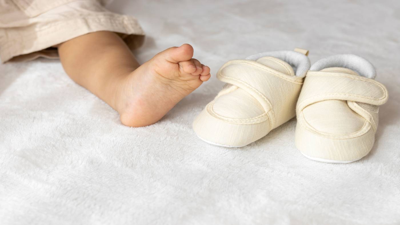 Tips for buying your baby's first shoes - Featured Image