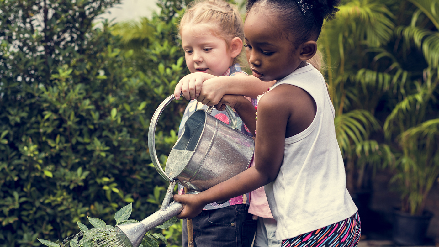 Safe gardening with children - Featured Image