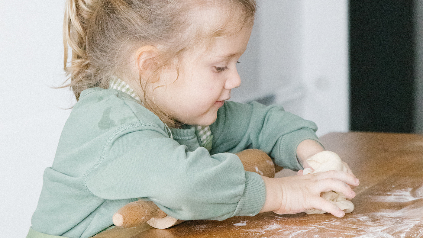 Easy-peasy no-cook playdough - Featured Image