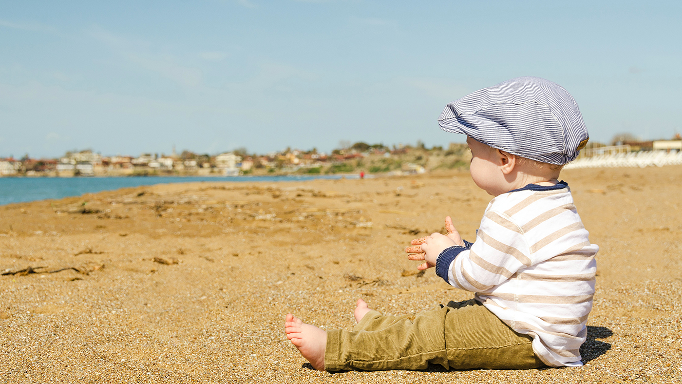 Tips for keeping your child cool in warm weather - Featured Image