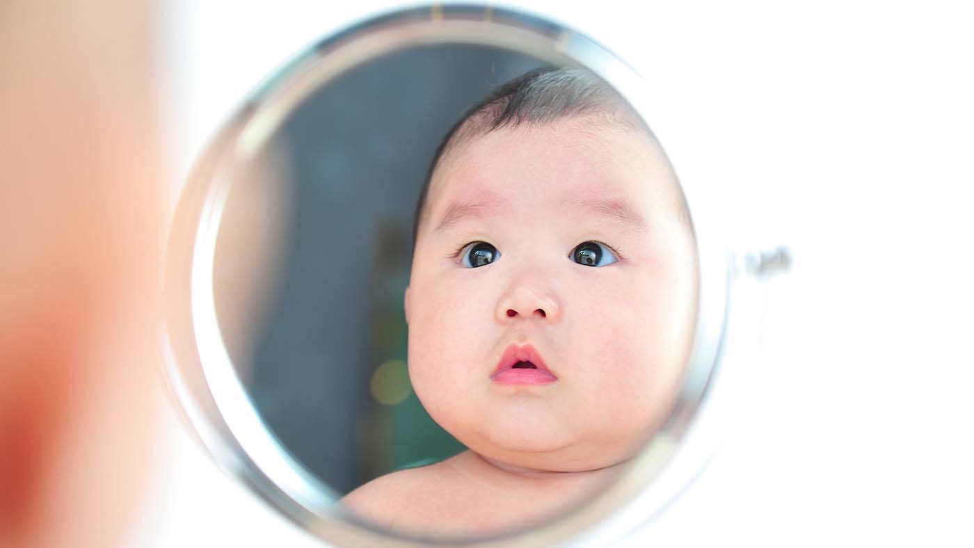 Tummy time reflections – using a mirror to support self-recognition - Featured Image