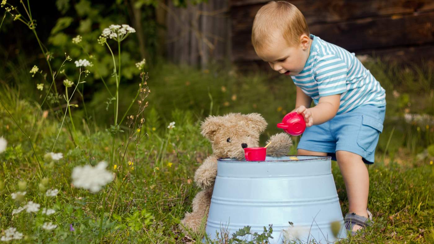 Three theories about make-believe play – what scientists say about pretending - Featured Image