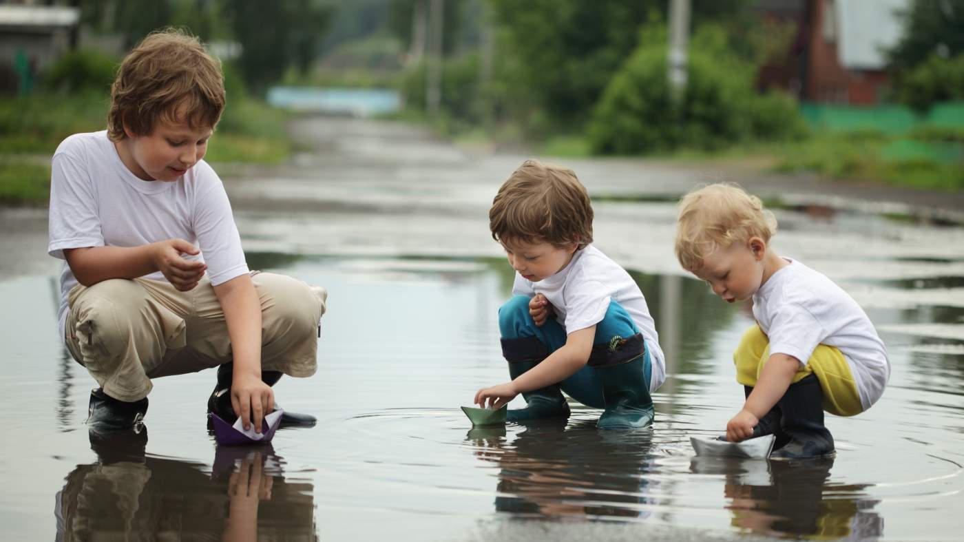 Associative play – a bridge towards making friends - Featured Image