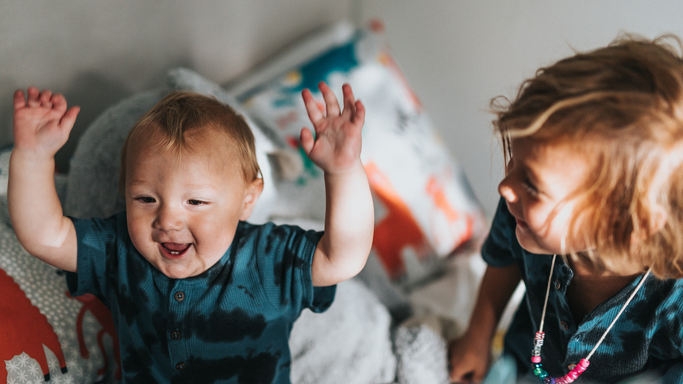 Why curiosity fills the gaps! Your baby's listening and laughing are signs of understanding - Featured Image