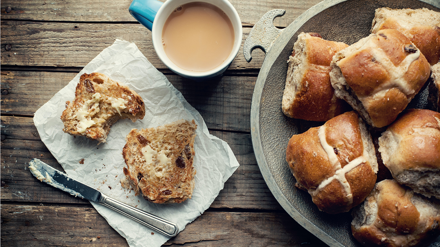 Vegan hot cross buns - Featured Image