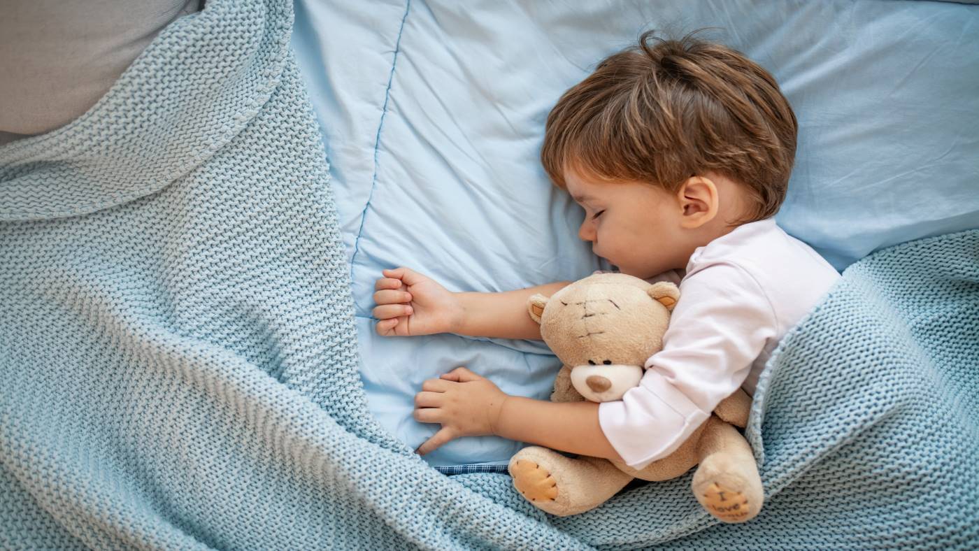 Lauren from Little Sleep Stars shares her tips for helping your toddler sleep well - Featured Image