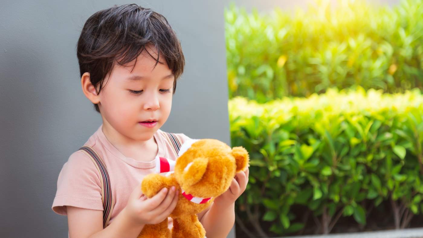 Are you hurt, teddy? I know how you feel. Why your toddler's toys have feelings - Featured Image