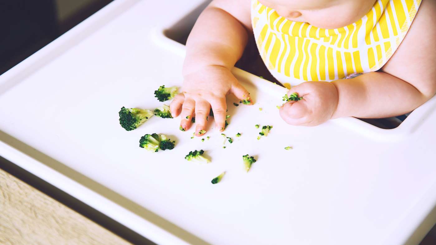 Responsive feeding when weaning – advice from Lucy Upton, Paediatric Dietician and Feeding Therapist - Featured Image