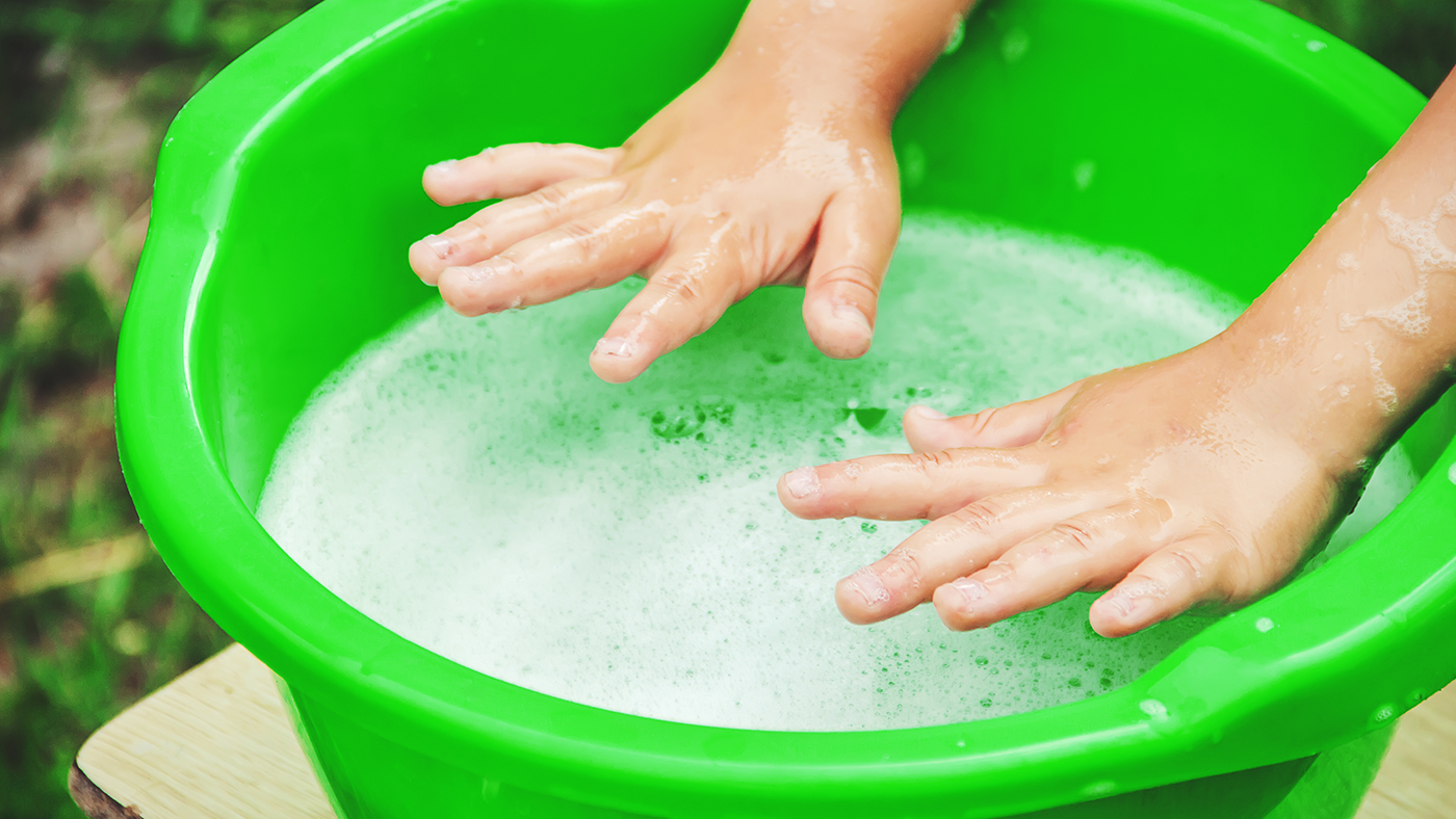 Splashing and squatting – encouraging your toddler to squat using water and toys - Featured Image