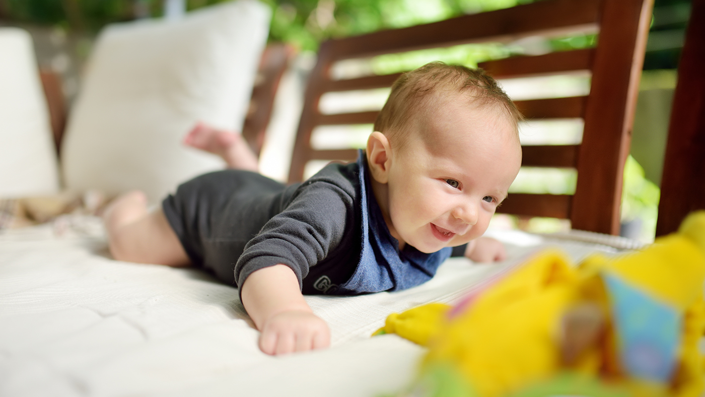 Sharing stories at tummy time is great for your baby’s physical development - Featured Image