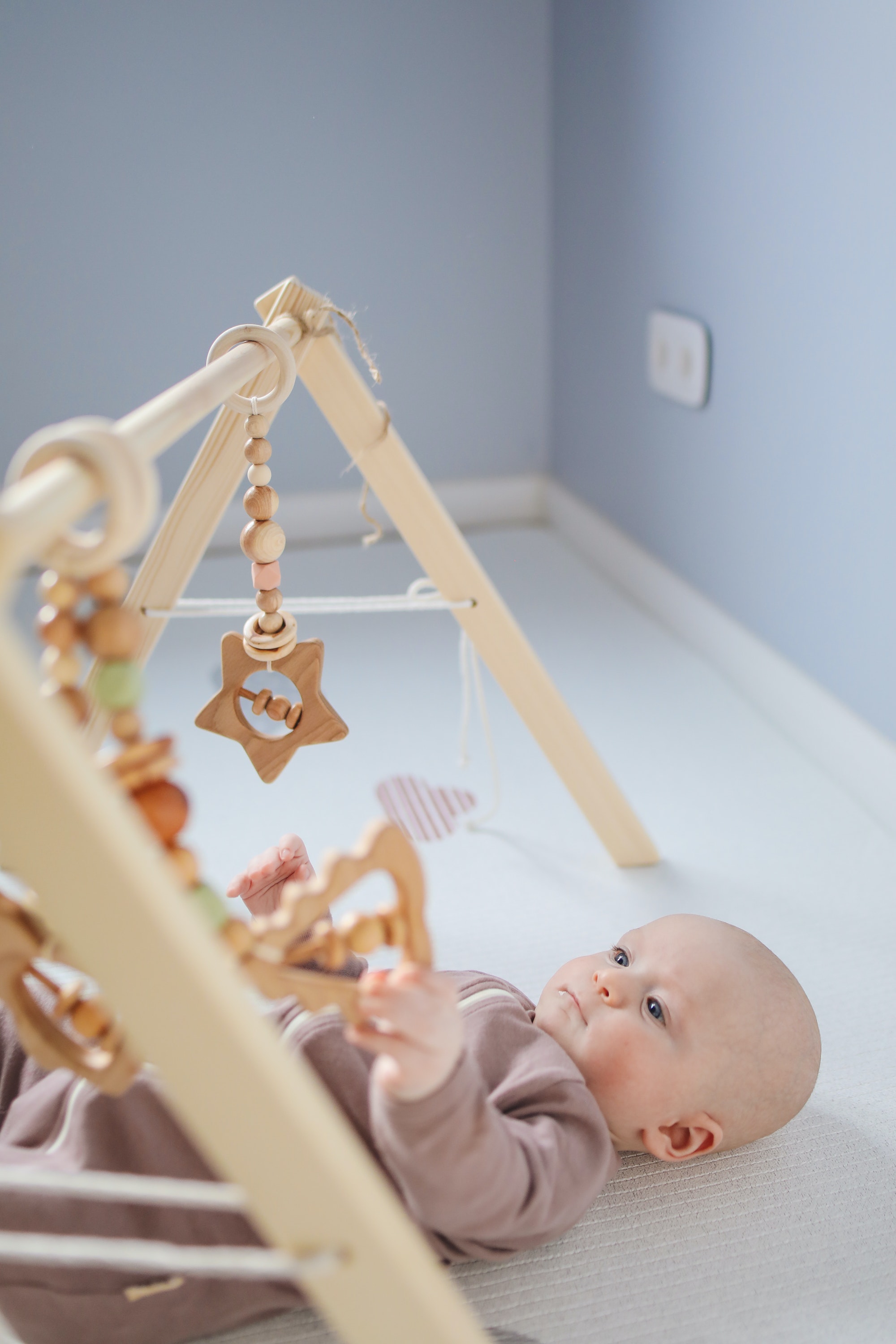 Choosing your baby's first toys - Featured Image