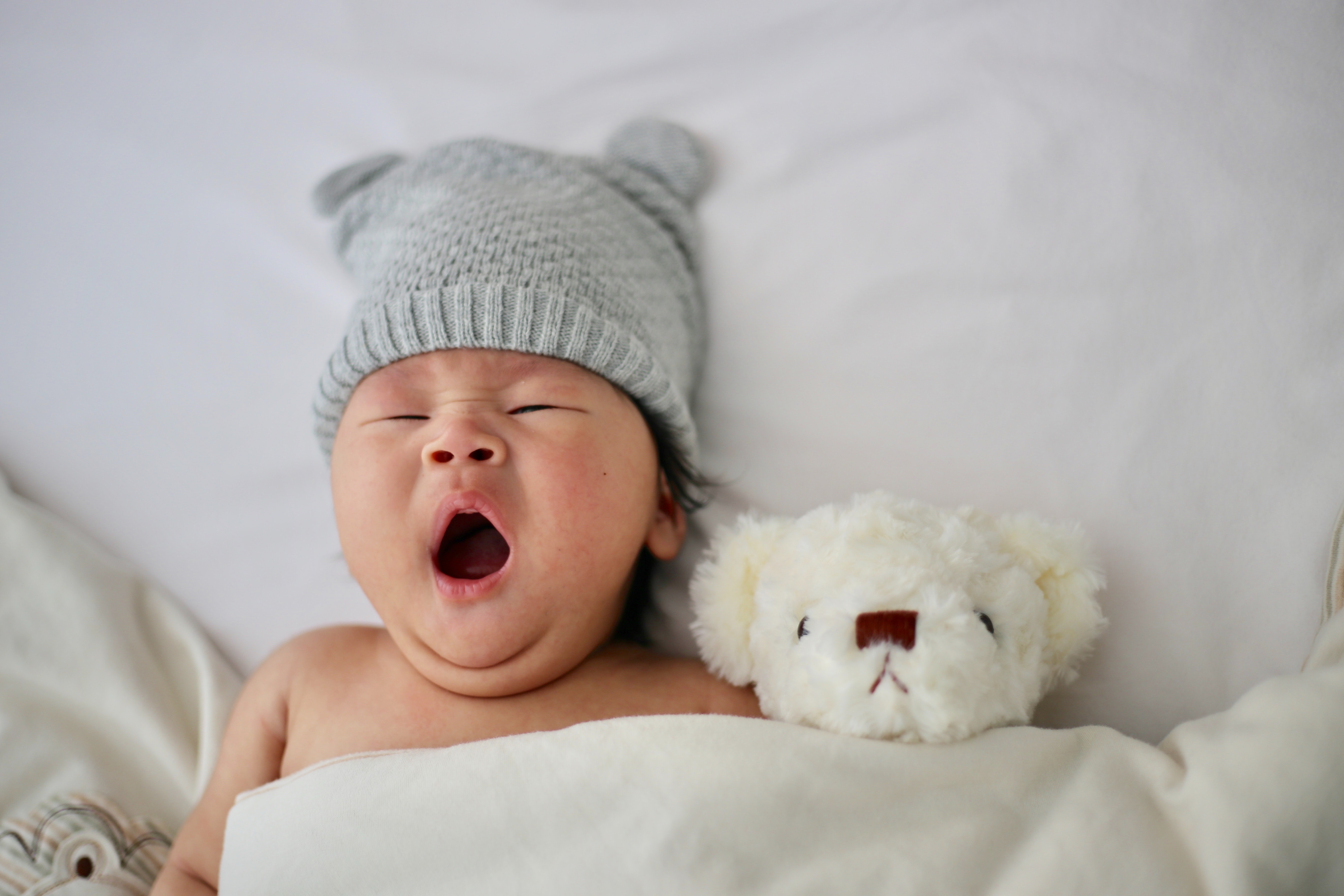 Why and how newborn babies' sleep patterns change - Featured Image